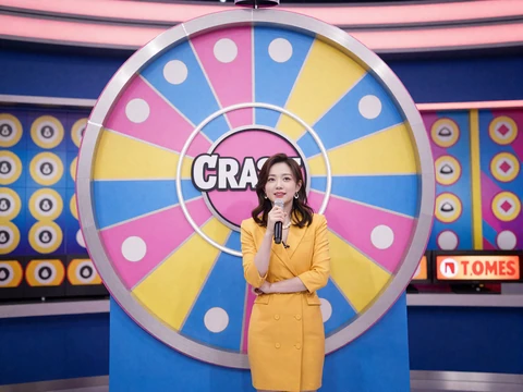 Crazy Time Game Show Live mit Moderatorin im CasinoLab